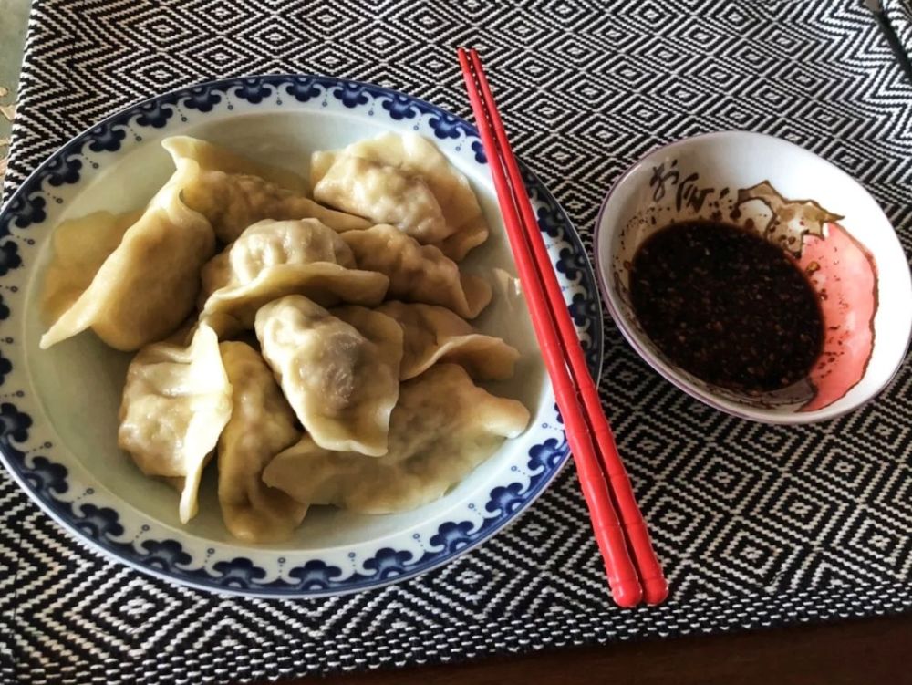 白菜包饺子要焯水吗(白菜包饺子用盐杀一下吗)