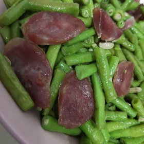 豆角炒腊肠的家常做法窍门(豆角炒腊肠的家常做法窍门图片)