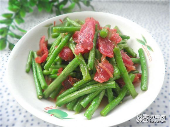 豆角炒腊肠的家常做法窍门(豆角炒腊肠的家常做法窍门图片)