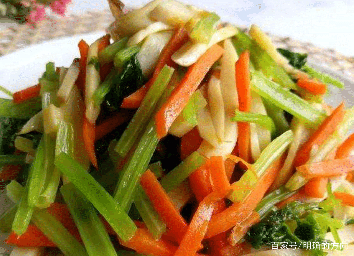 胡萝卜炒芹菜可以吗(胡萝卜炒芹菜营养价值)