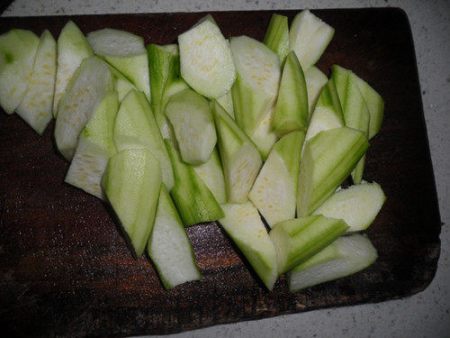 老丝瓜怎么削皮(老丝瓜怎么削皮视频)