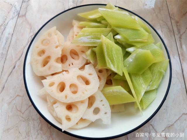 莴笋炒莲藕(莲藕莴笋炒肉)