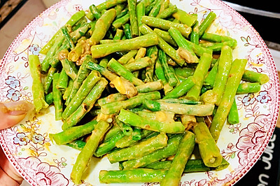 麻酱豆角的家常做法(麻酱豆角怎么做一直保持绿色不变)