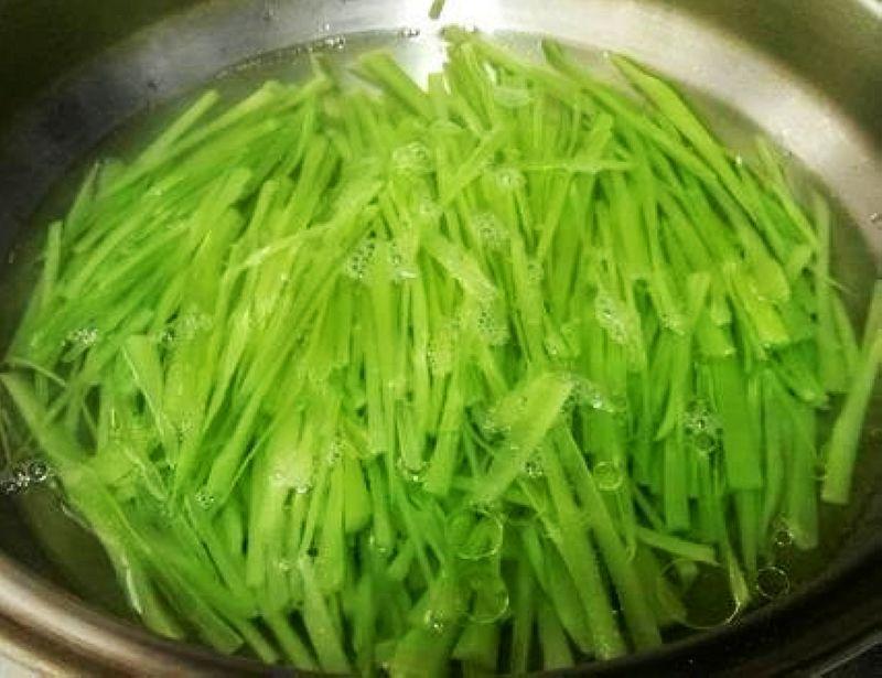 莴苣炒之前用焯水吗(莴苣炒之前用焯水吗多久)