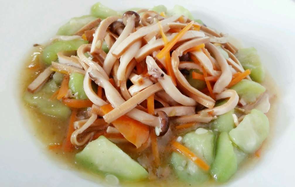 丝瓜能炒蘑菇吗(丝瓜可以炒磨姑吗)