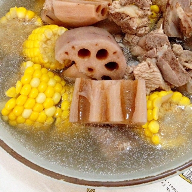 大骨炖莲藕玉米(大骨头莲藕玉米汤)