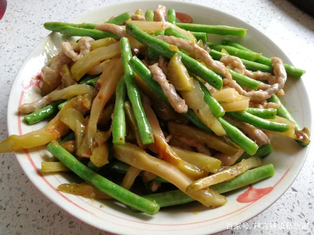 遍豆角怎么炒好吃视频(豆角怎么炒好吃视频教学)