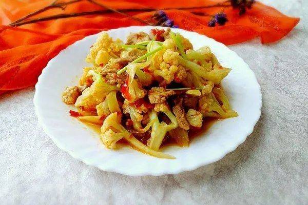 花菜炒莴笋(菜花和莴笋能一起吃吗)