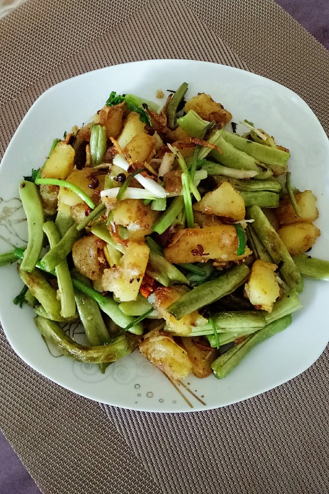 土豆豆角干煸的做法(土豆豆角干煸的做法窍门)