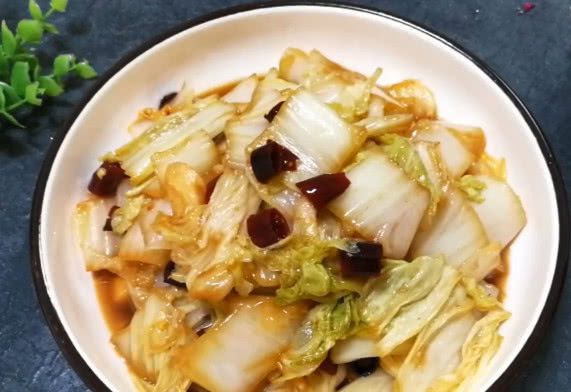白菜能和什么一起炒(白菜能和什么一起炒好吃)