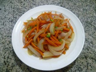 洋葱炒胡萝卜(洋葱炒胡萝卜的做法)