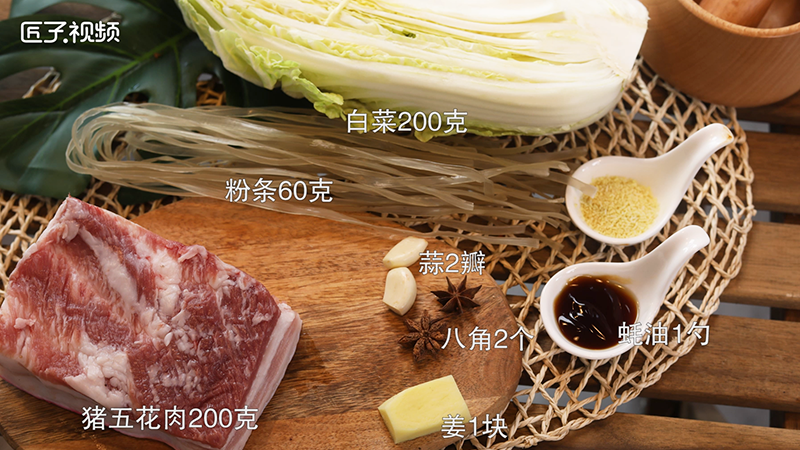 100克白菜的热量是多少(100克白菜的热量是多少大卡的食物)