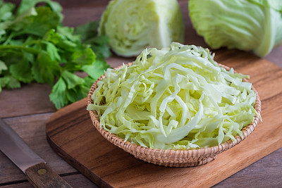 苤蓝甘蓝(甘蓝菜的作用与功效)