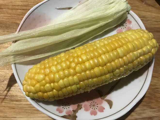 微波炉蒸玉米(微波炉蒸玉米要加水吗)