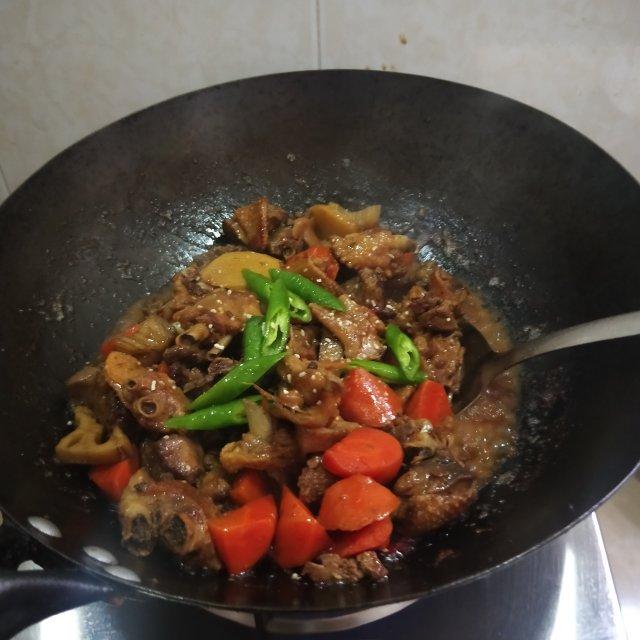 红萝卜煲鸭(红萝卜煲鸭子汤的功效)