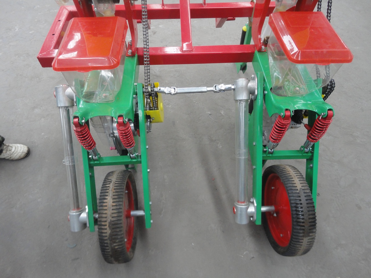种玉米小型机器(种玉米小型机器怎么调)