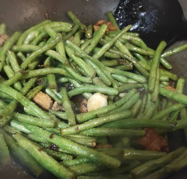 炒豆角一定要过水吗(炒豆角一定要过水吗为什么)