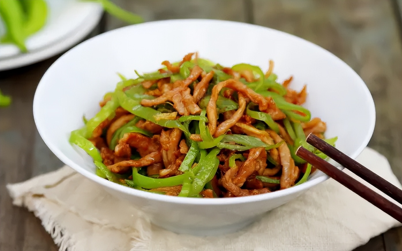 青椒炒肉用哪种辣椒(青椒炒肉应该用什么辣椒)