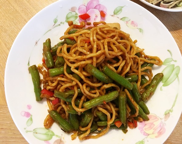 豆角包菜焖面(豆角包菜焖面怎么做)