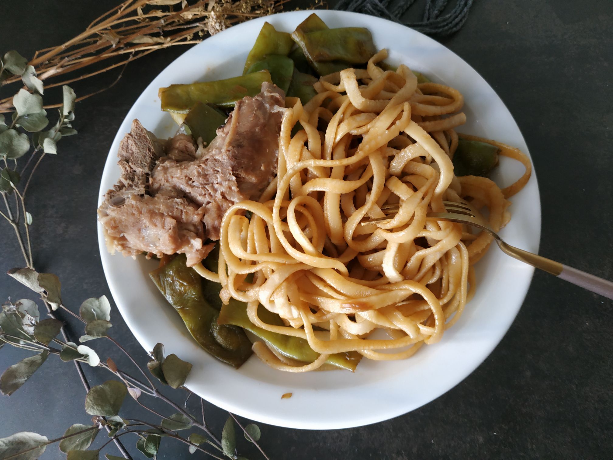 豆角包菜焖面(豆角包菜焖面怎么做)