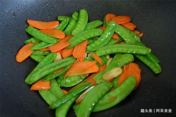 荷兰豆胡萝卜(荷兰豆胡萝卜炒鸡蛋)