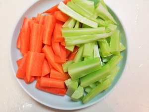 胡萝卜青笋(胡萝卜青笋炒玉米)