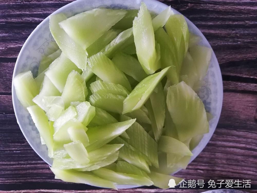 炒莴笋需要焯水吗(凉拌莴笋需要用水焯一下吗)
