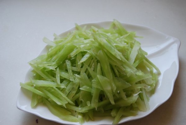 怎么炒莴苣丝好吃(怎么炒莴苣丝好吃又简单)