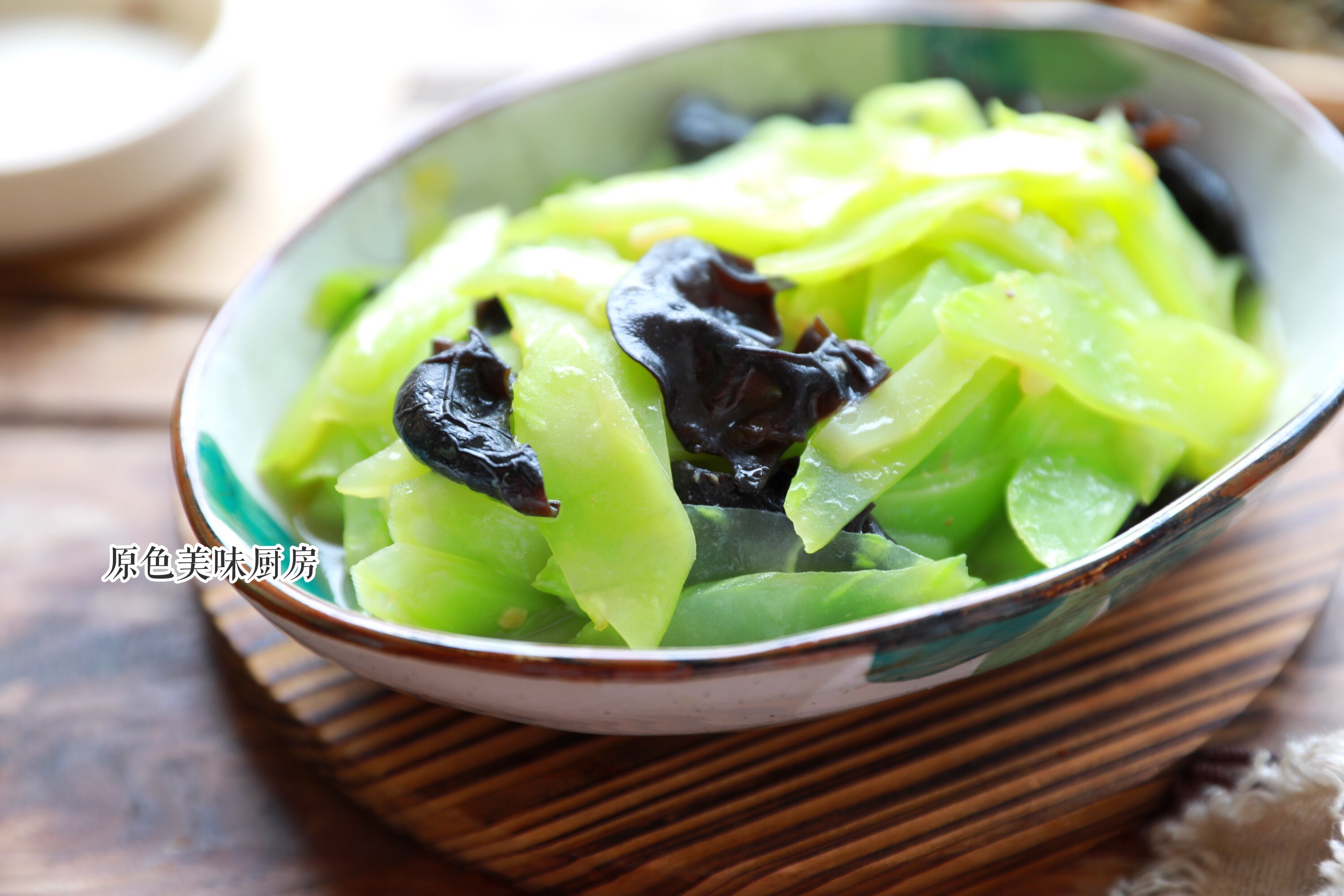 莴笋炒菜花(莴笋怎么做花)