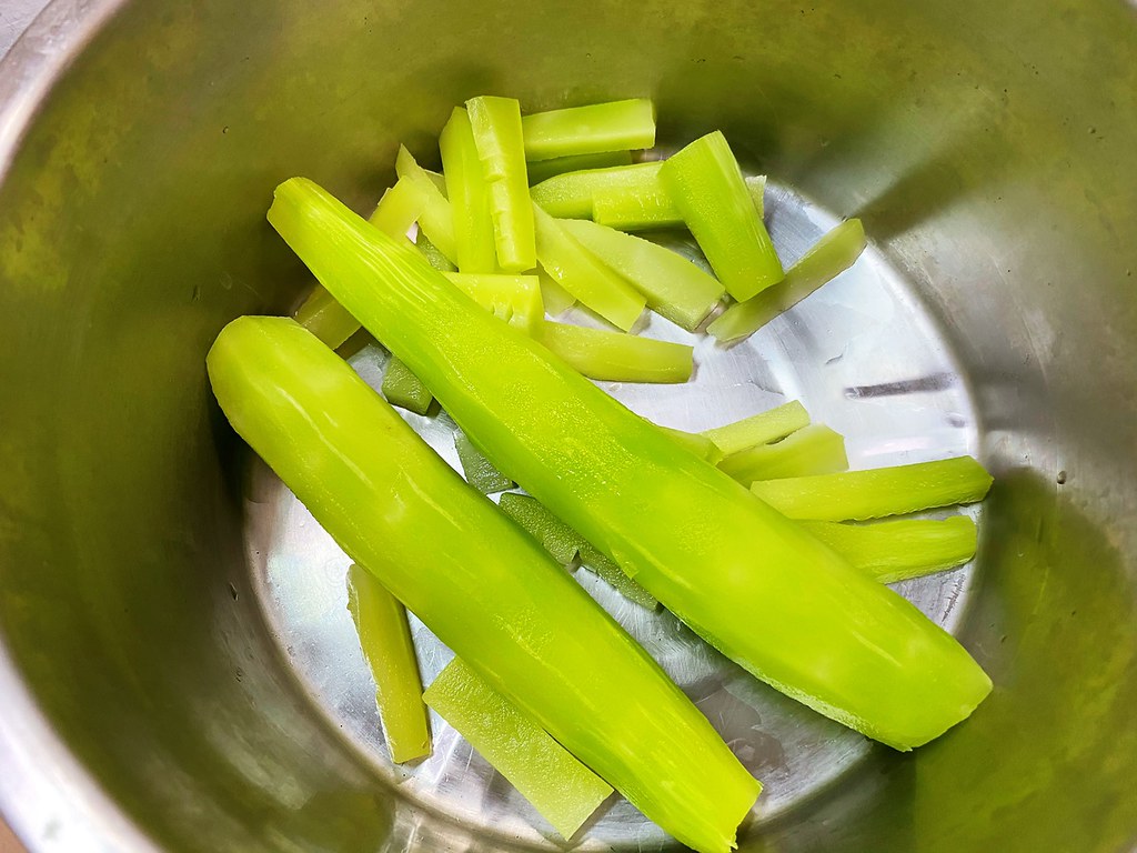 莴笋炒用焯水吗(莴笋炒前需要焯水吗)