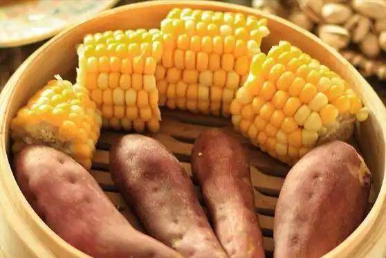 红薯和玉米哪个(红薯和玉米哪个膳食纤维高)