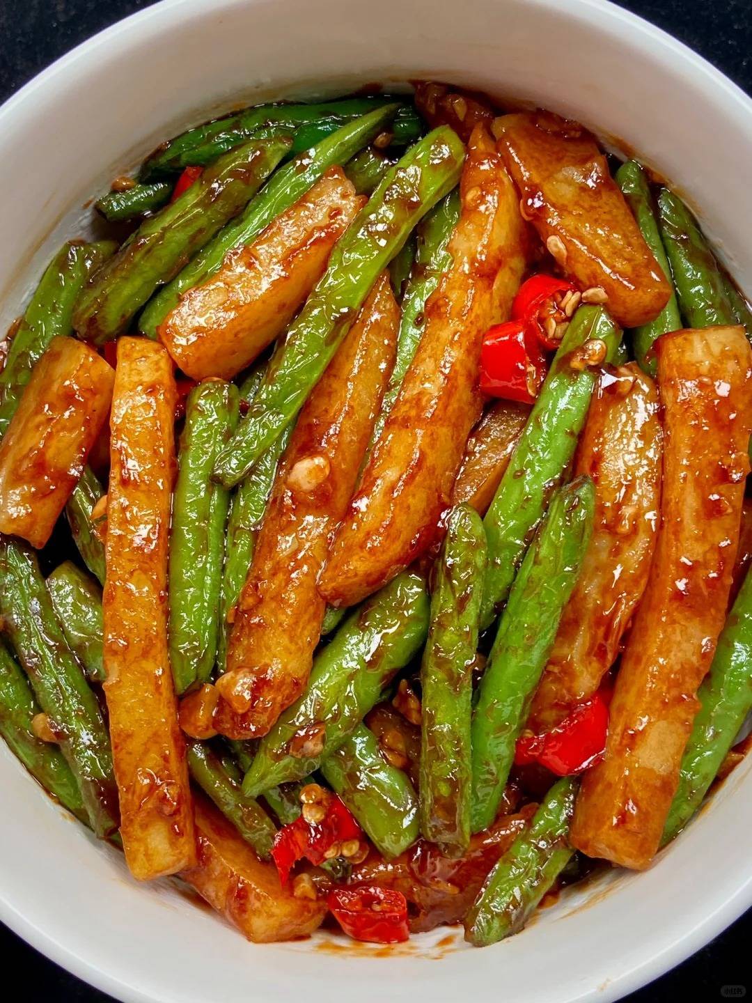 豆角炒什么菜好吃(豆角炒什么好吃搭配什么炒好吃)