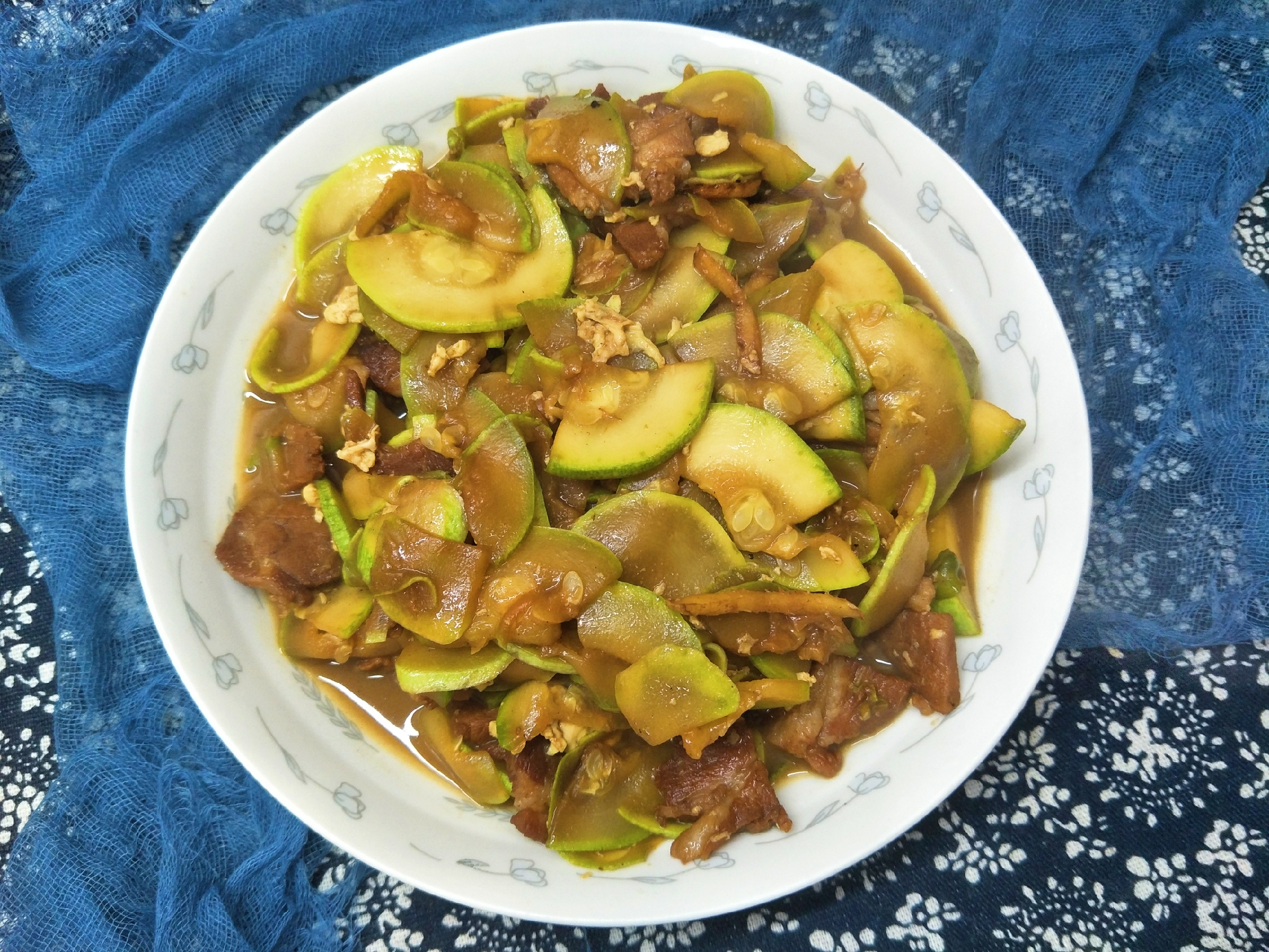 葫芦炒肉片的做法(葫芦瓜炒肉的家常做法)