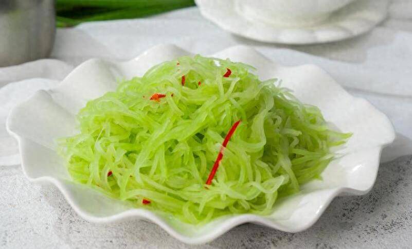 凉拌莴笋用水焯吗(凉拌莴笋用不用用水焯)