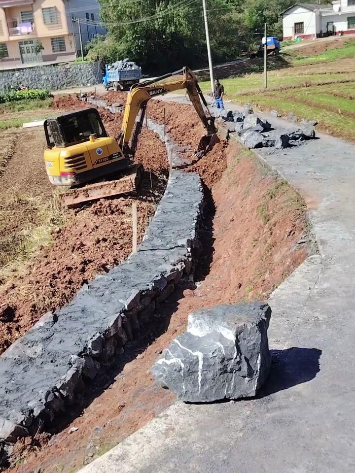 新农村建设修路(新农村建设修路存在安全隐患)