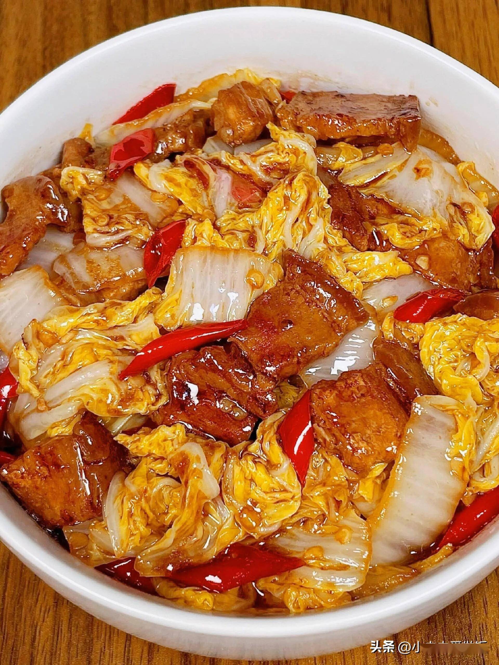 白菜能和什么菜一起炒(白菜能和什么菜一起炒做卤子吃面条)