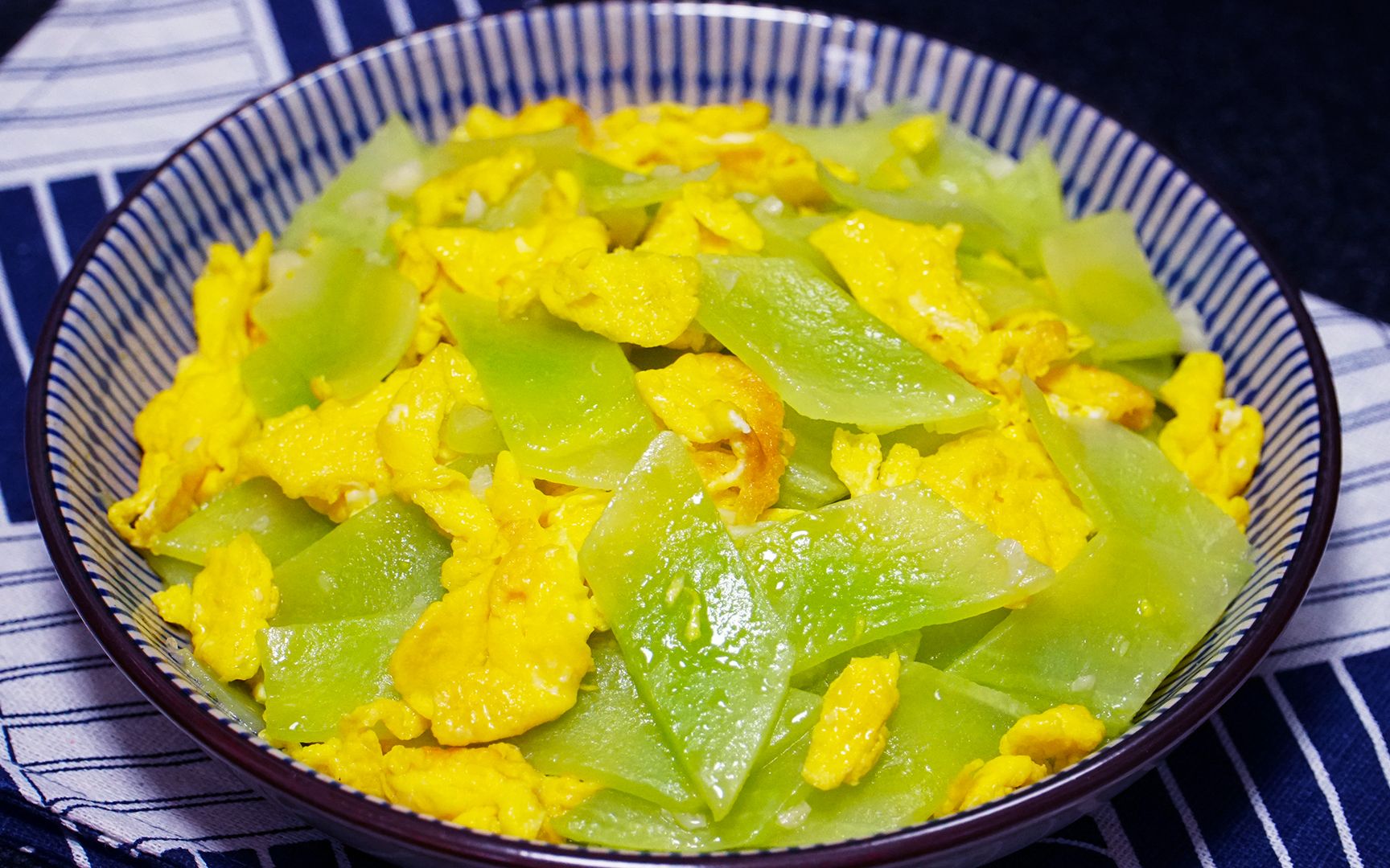 莴苣炒鸡蛋怎么炒(莴笋炒鸡蛋怎么炒好吃窍门)