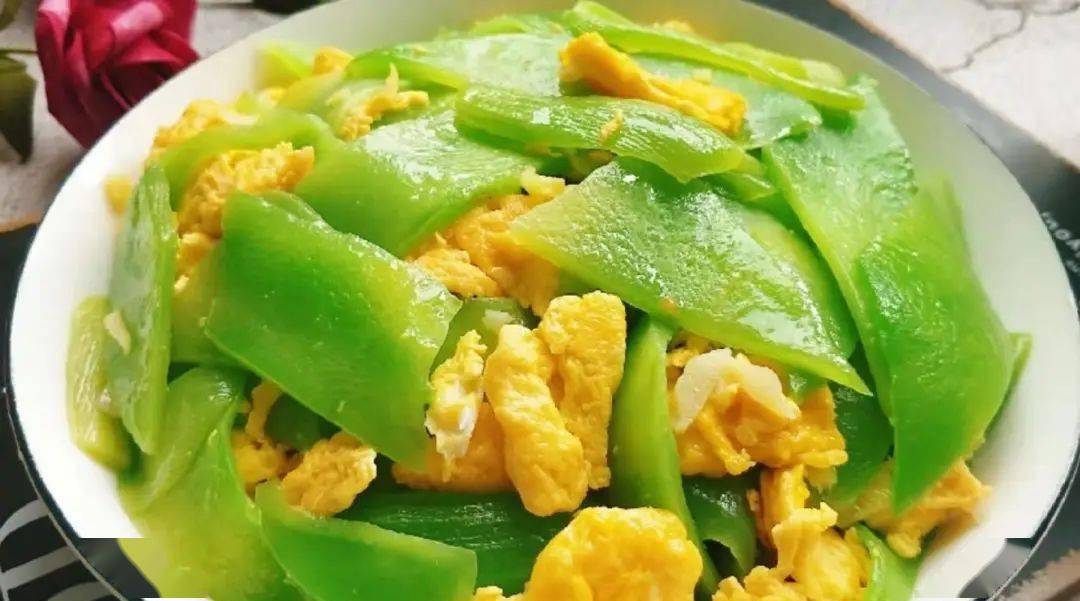 莴笋炒鸡蛋的营养价值及功效(厨师长分享莴笋炒鸡蛋家常做法)