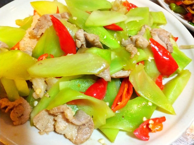 莴笋炒牛柳(牛柳炒青椒做法)