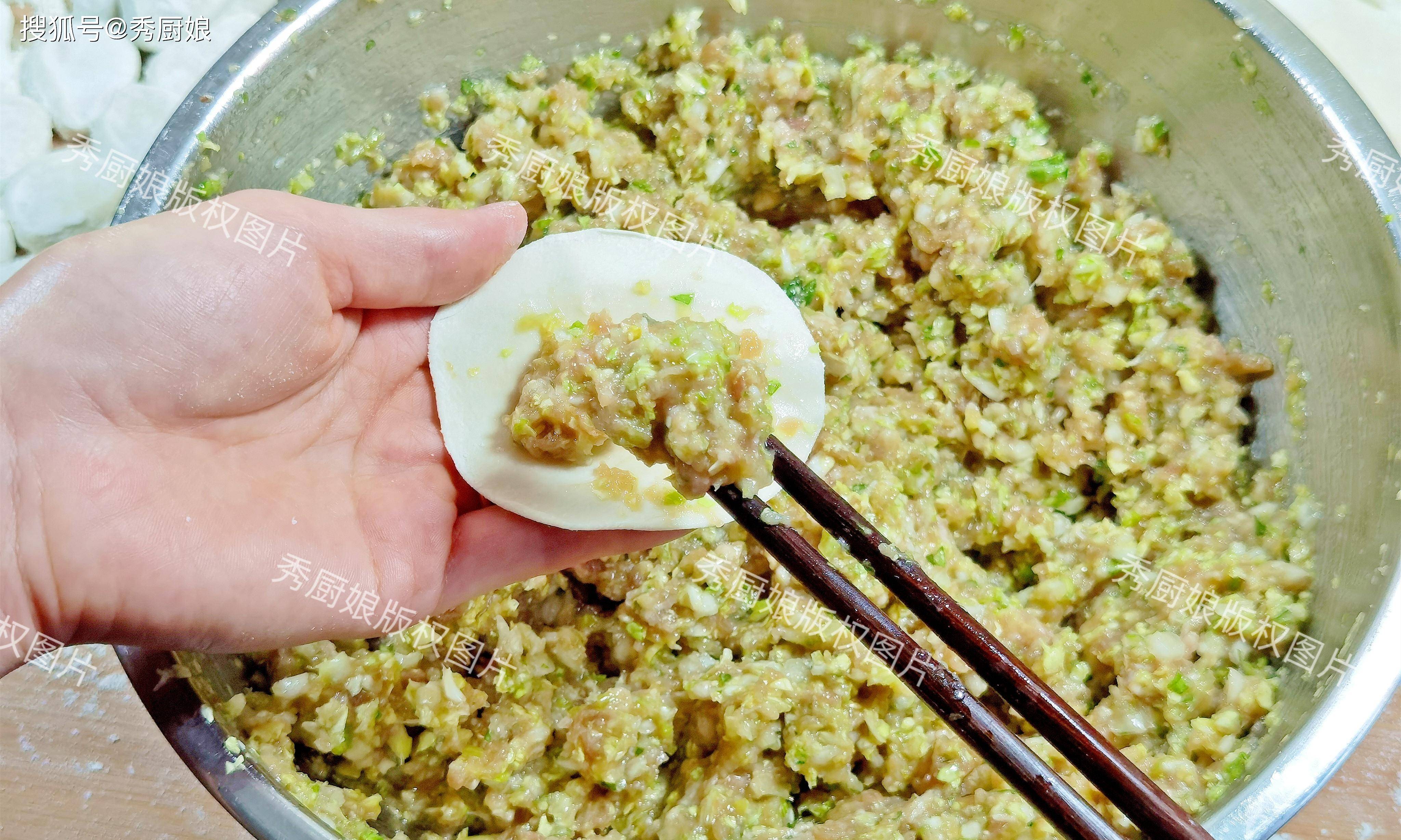 白菜皮饺子的做法视频(白菜皮的饺子的做法大全图解)