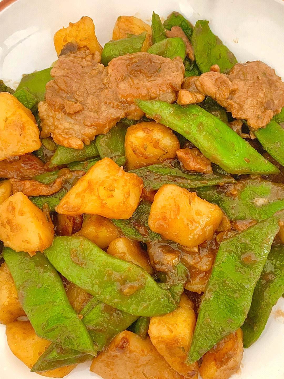 东北土豆炖豆角怎么做好吃(东北菜土豆炖豆角怎么做窍门)