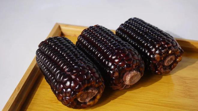 黑糯有机玉米(黑糯玉米和普通玉米的区别)