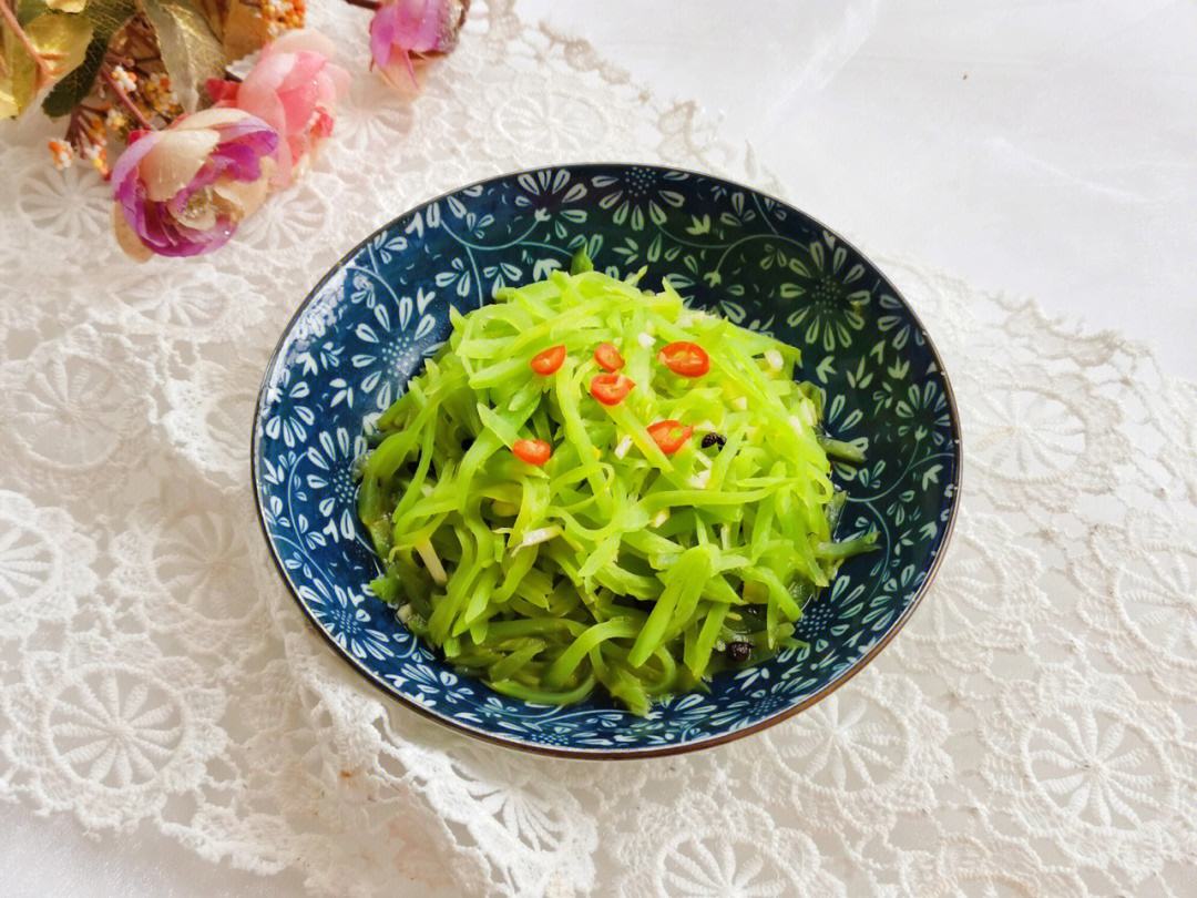 蒜蓉炒莴笋(蒜蓉炒莴笋的热量是多少)